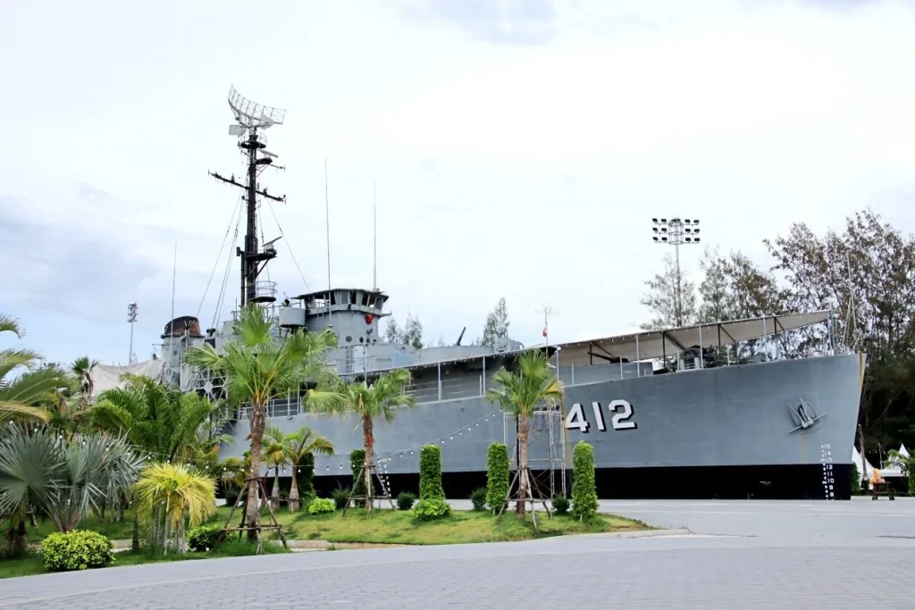 อนุสรณ์เรือรบหลวงประแส หมายเลข 412 จัดแสดงบนบก จังหวัดระยอง เรือรบปลดประจำการของกองทัพเรือไทย ริมปากน้ำประแส