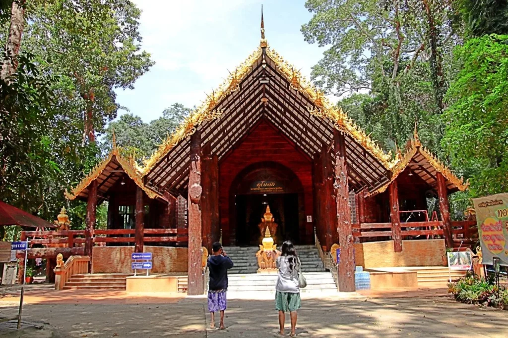 วัดเขาบรรจบ ทุ่งเพล จันทบุรี วัดสวยกลางป่าธรรมชาติและลำธาร