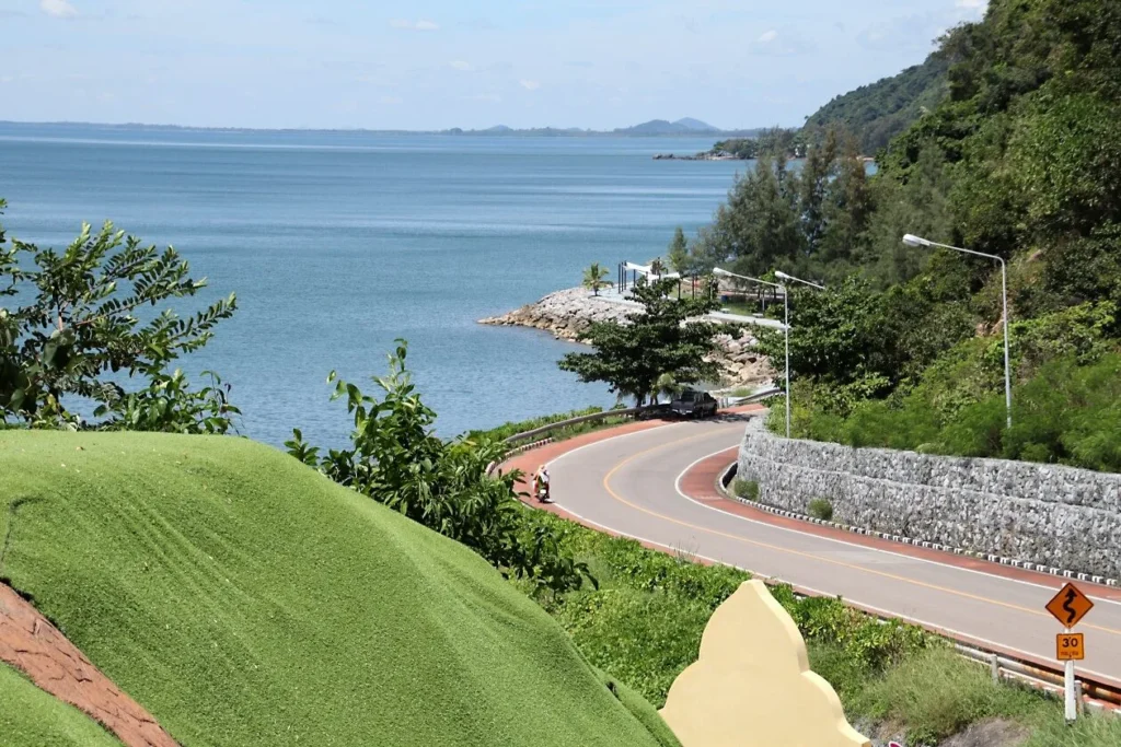 จุดชมวิวเนินนางพญา ถนนเลียบทะเล จันทบุรี