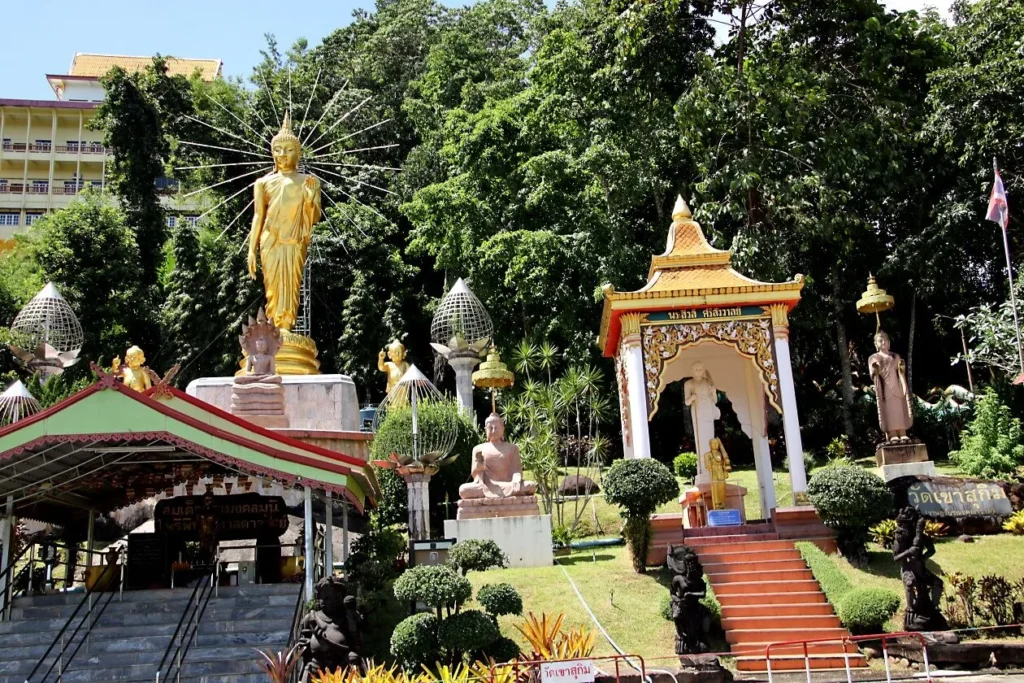 วัดเขาสุกิม อำเภอท่าใหม่ จังหวัดจันทบุรี วัดสวยบนเขาท่ามกลางธรรมชาติ