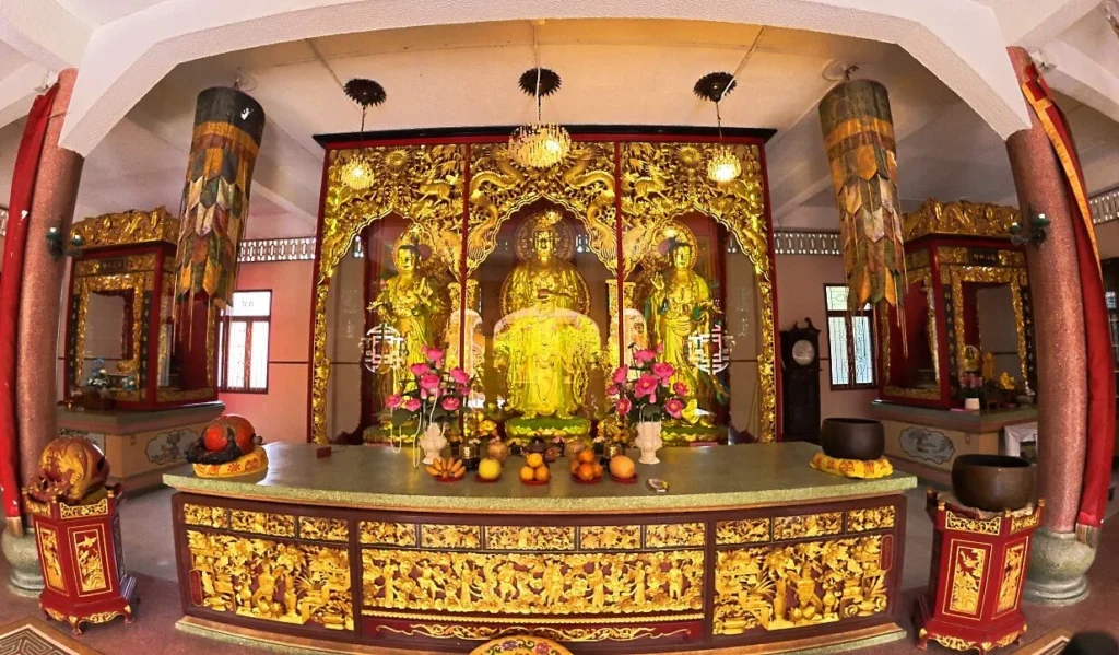 วัดมังกรบุปผาราม เล่งฮัวยี่ จันทบุรี วัดจีนสถาปัตยกรรมแบบมหายาน