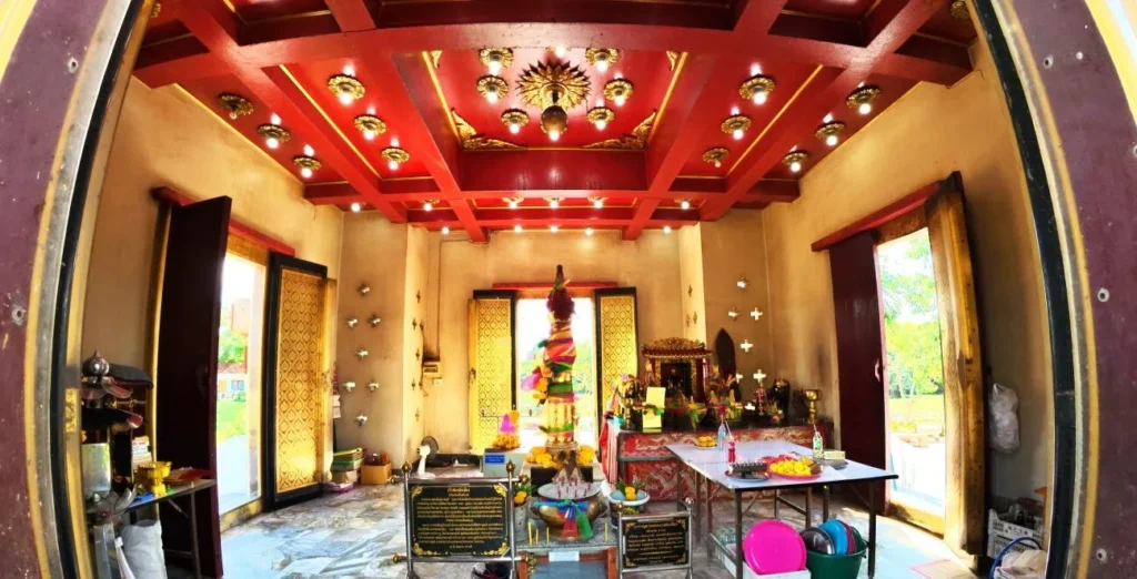 ศาลหลักเมืองนครนายก ที่เที่ยวสายบุญใจกลางเมือง