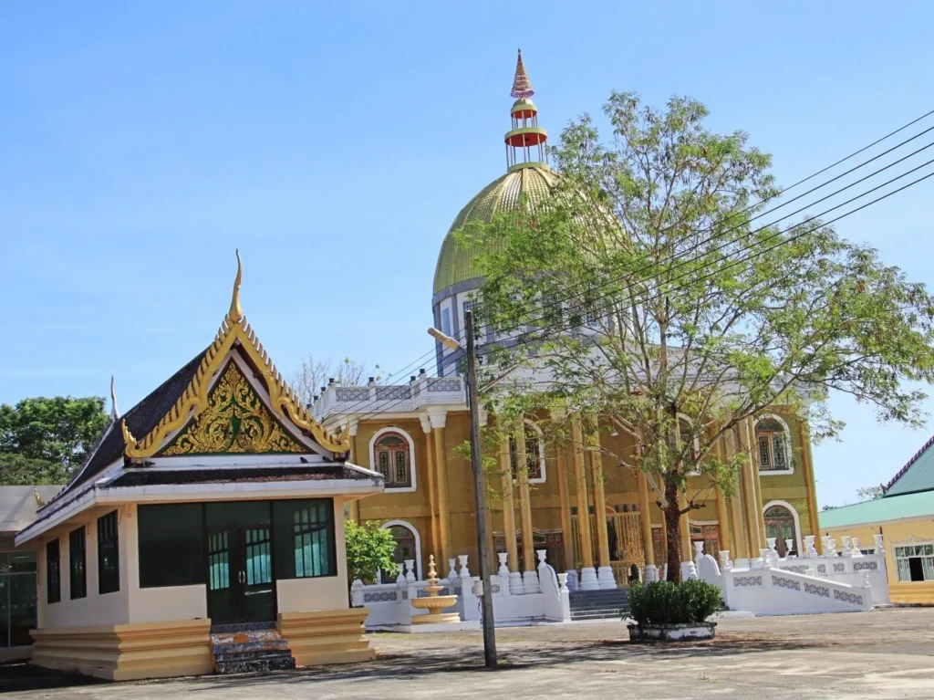 โดมโลหะปราสาทสุวรรณวิจิตรภูมิพโล อาคารโดมสีทองภายในพุทธอุทยานมาฆบูชาอนุสรณ์ นครนายก