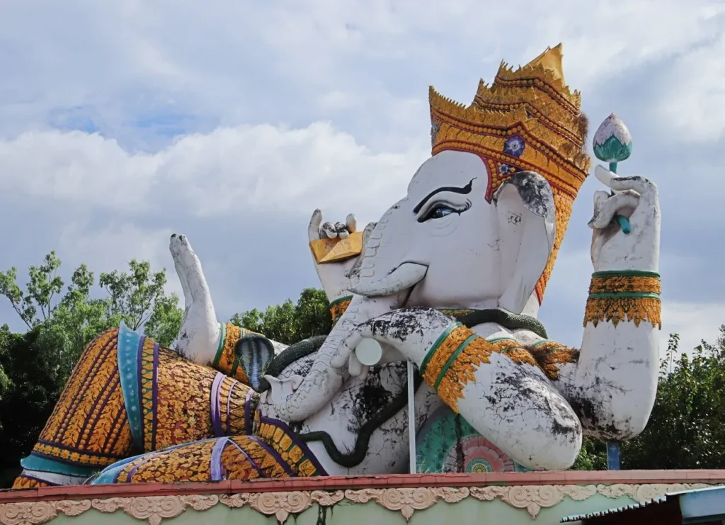 พระพิฆเนศปางไสยาสน์ประทานพร องค์ใหญ่ ภายในอุทยานพระพิฆเนศ จังหวัดนครนายก