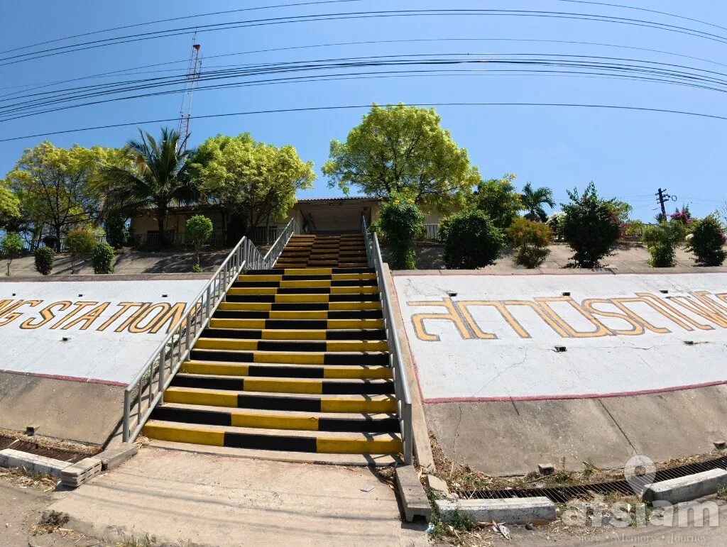 สถานีรถไฟโคกสลุง ลพบุรี - สัมผัสเสน่ห์ "รถไฟลอยน้ำ" ทางรถไฟสายโรแมนติกที่สวยที่สุดในไทย