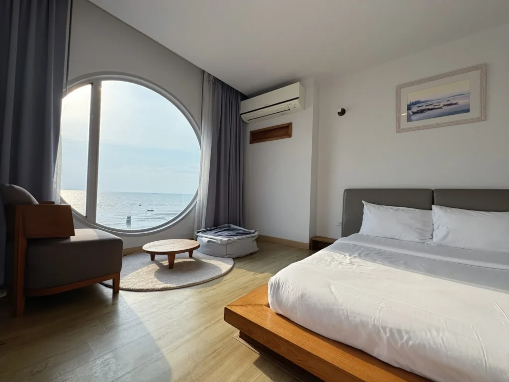 บรรยากาศภ่ยในห้องพัก Marina Seaview Bangsaen 