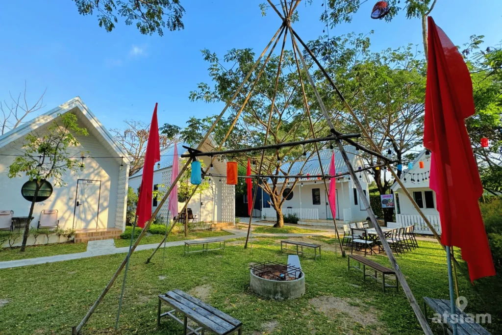 รูปคาเฟ่และที่พักสไตล์แคมป์  It My Life Cafe X Camp